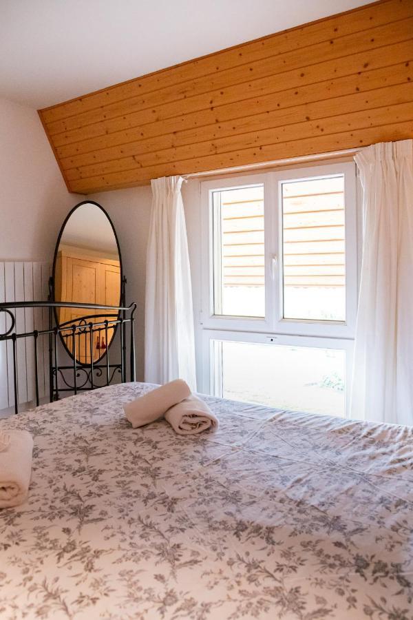 Вілла La Belle Ferme Cottens  Екстер'єр фото